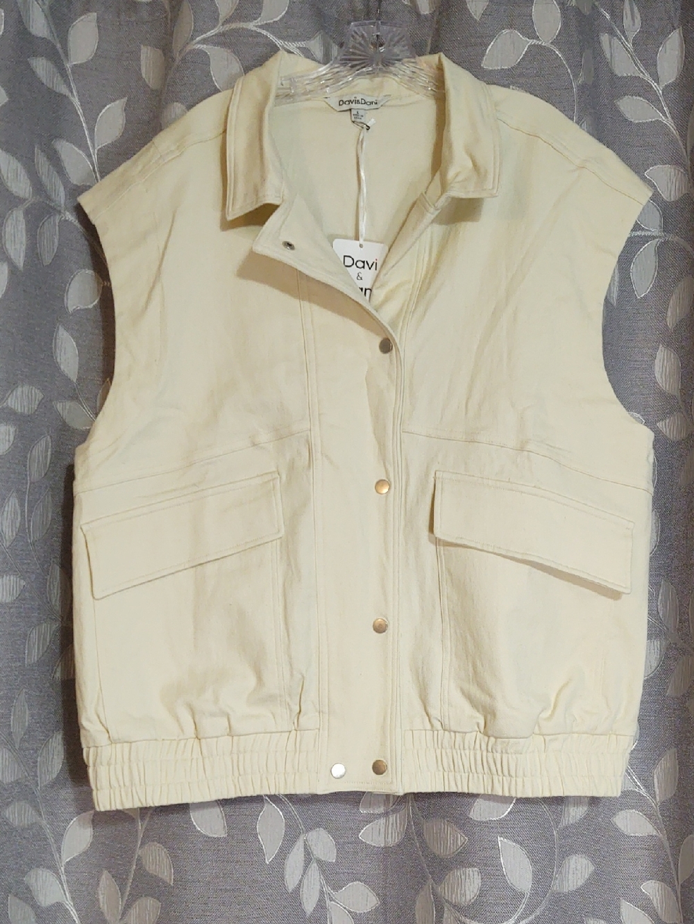 DAVI & DANI Cream Button-Front Sleeveless Utility Vest size L
